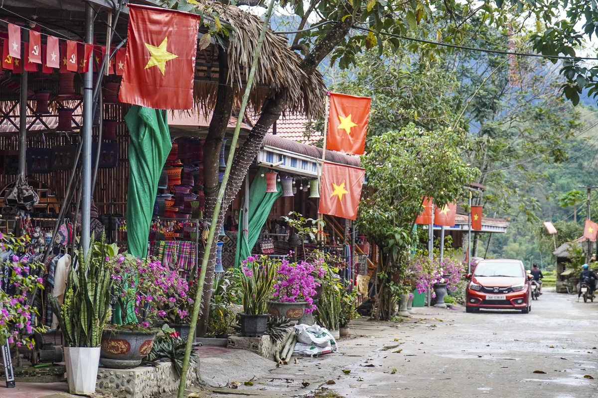 Tiếng thoi giữ hồn thổ cẩm