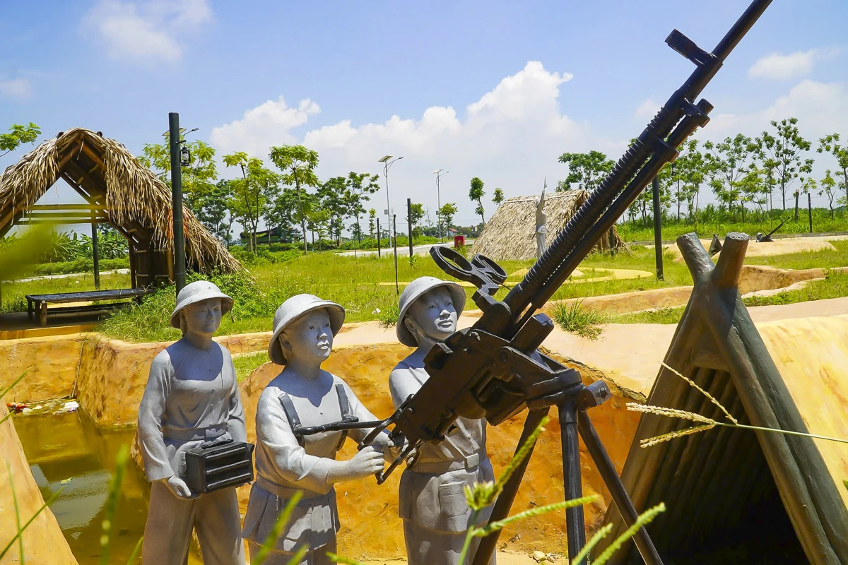 Cận cảnh tượng đài Trung đội nữ dân quân Hoa Lộc bắn rơi máy bay Mỹ