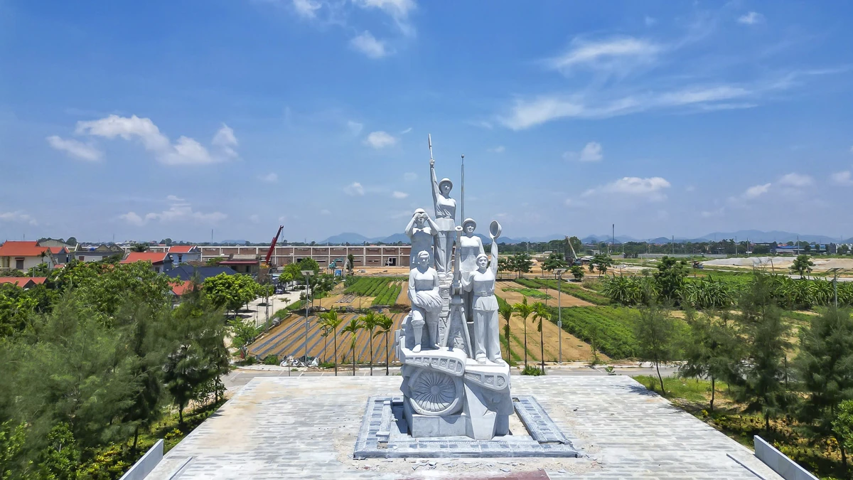 Cận cảnh tượng đài Trung đội nữ dân quân Hoa Lộc bắn rơi máy bay Mỹ