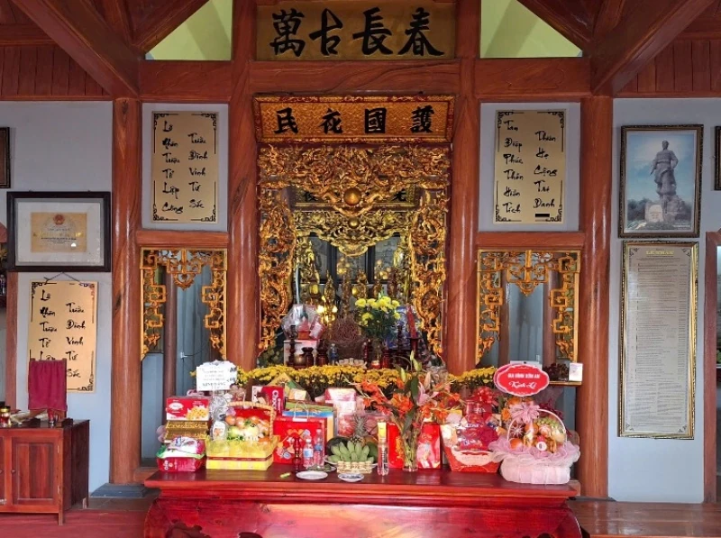 Dòng họ có ba thế hệ nối tiếp được phong Phúc thần