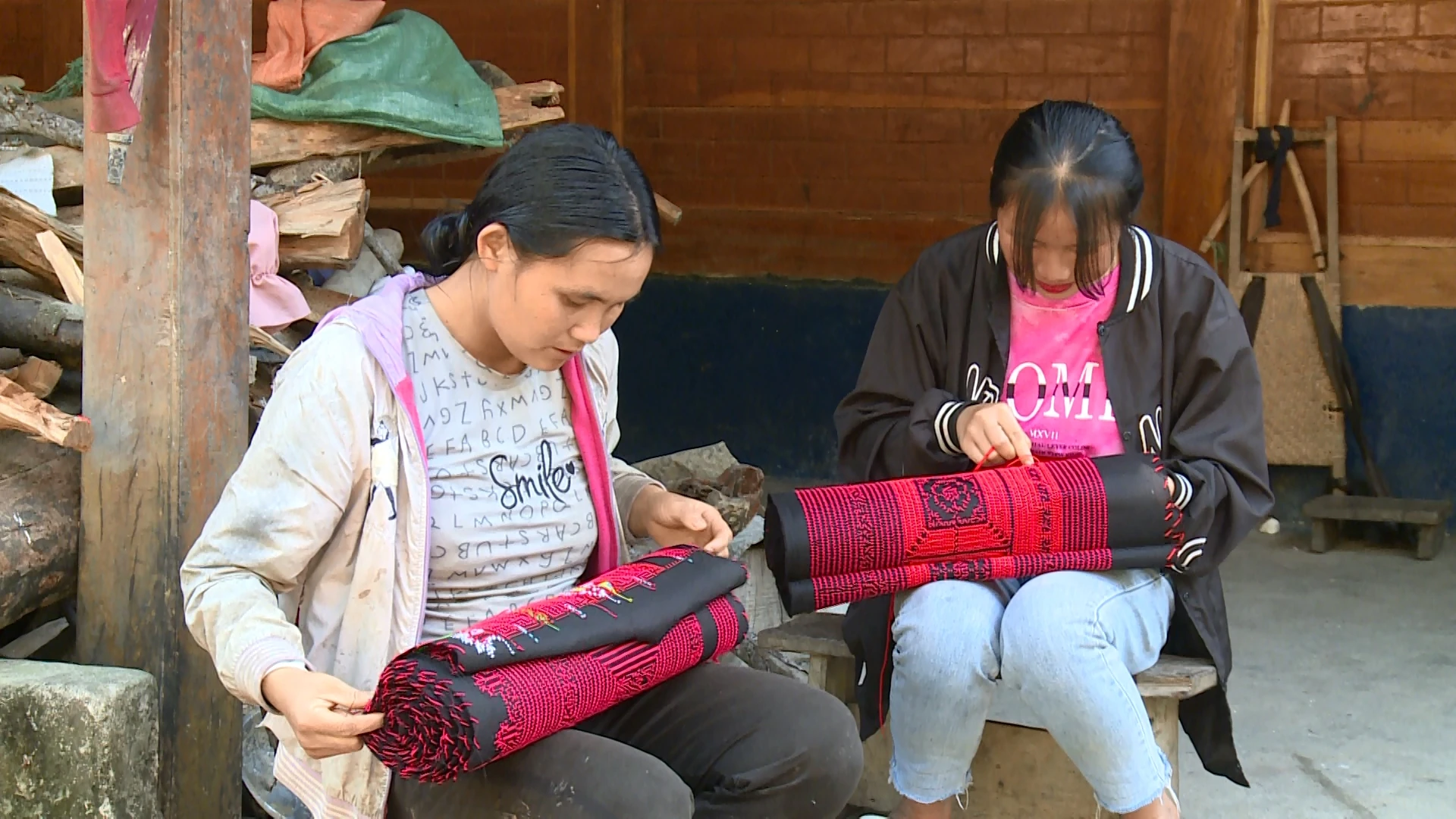 Nghề thêu nơi bản nhỏ