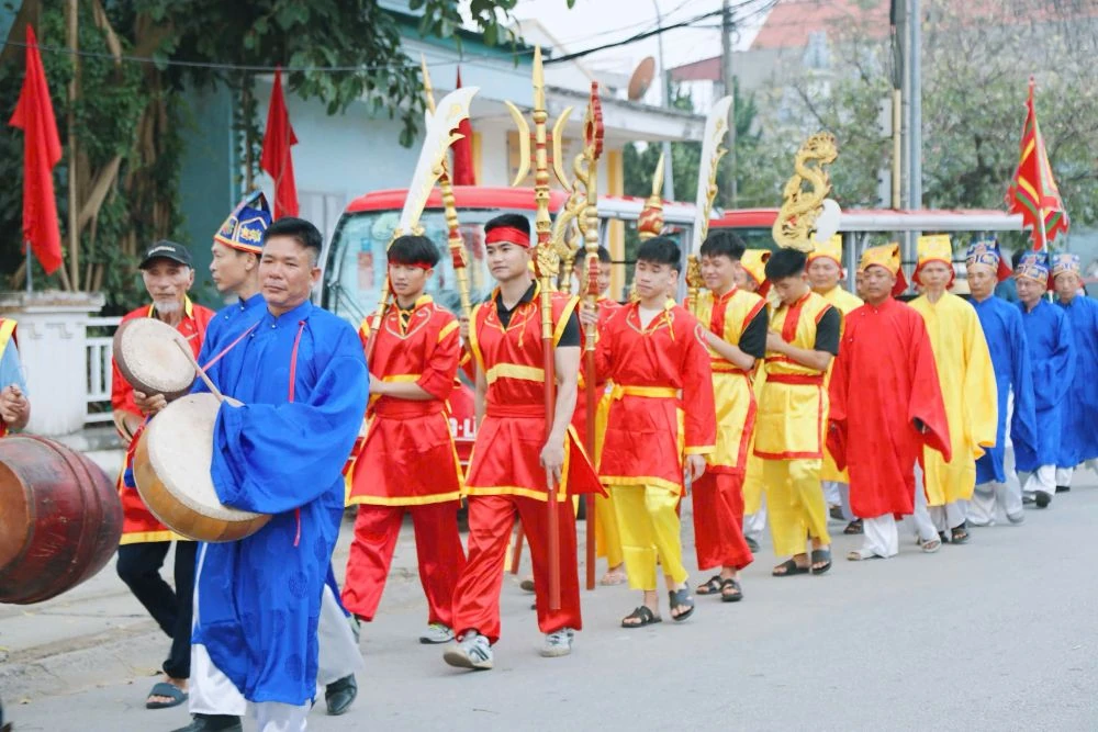 Độc đáo nghi thức rước thuyền Long Châu tại Lễ hội cầu an - cầu ngư, xã Hoằng Tiến