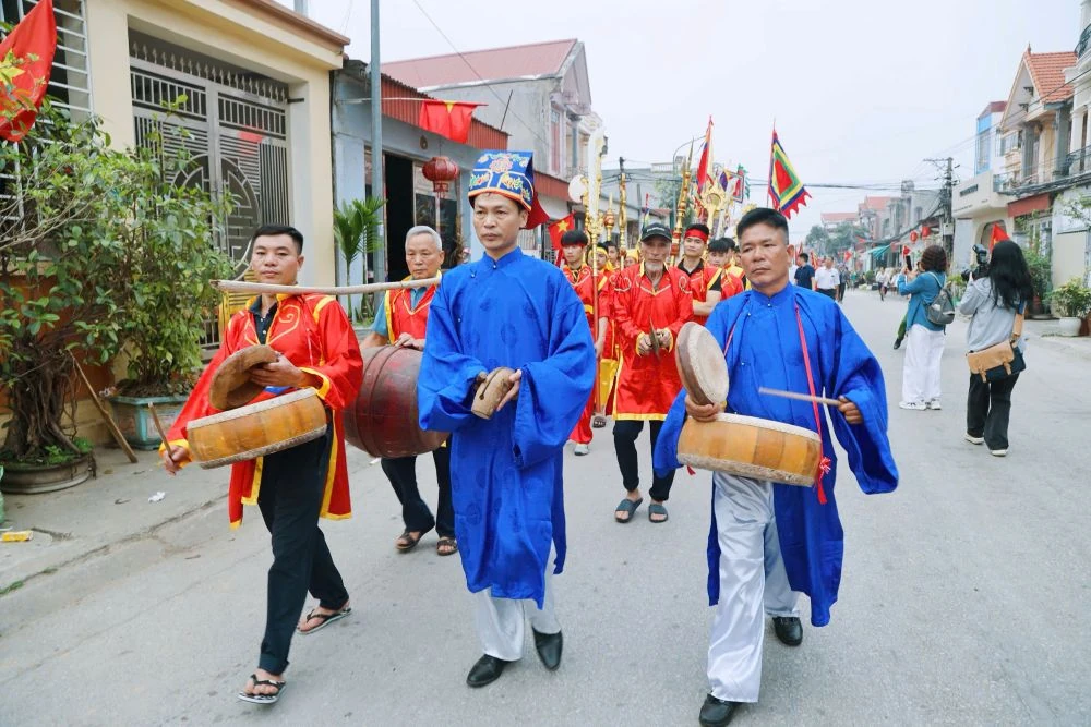 Độc đáo nghi thức rước thuyền Long Châu tại Lễ hội cầu an - cầu ngư, xã Hoằng Tiến