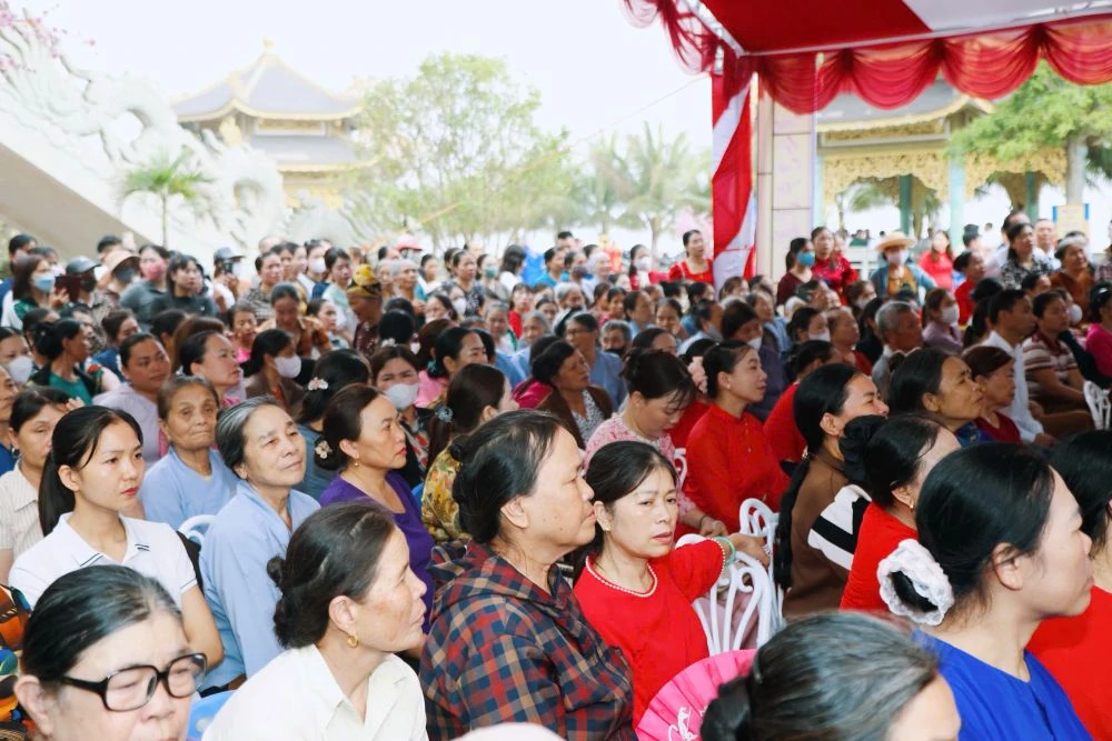 Độc đáo nghi thức rước thuyền Long Châu tại Lễ hội cầu an - cầu ngư, xã Hoằng Tiến