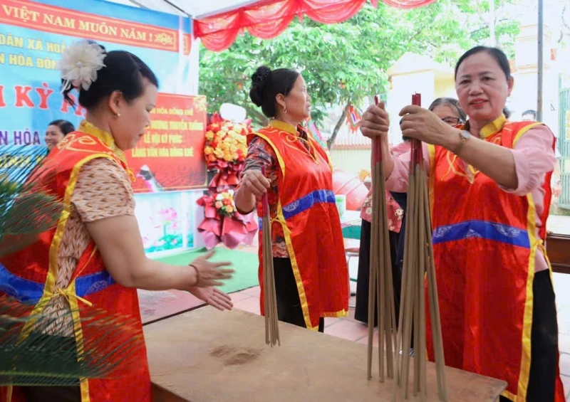 Hội làng Đông Khê