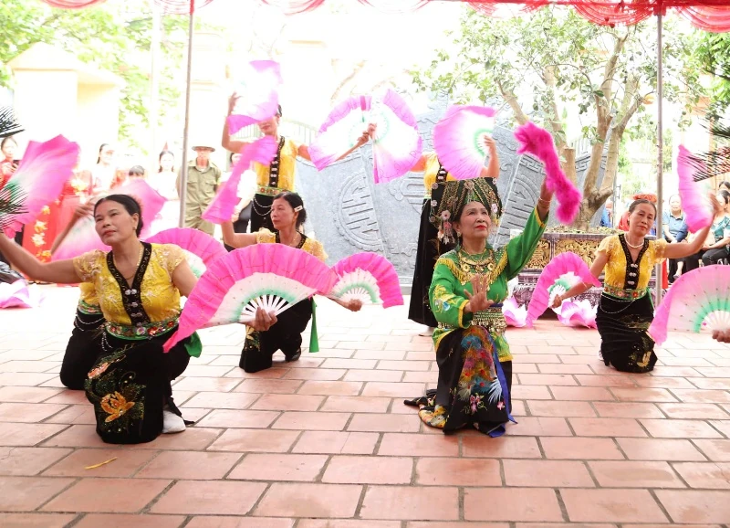 Hội làng Đông Khê