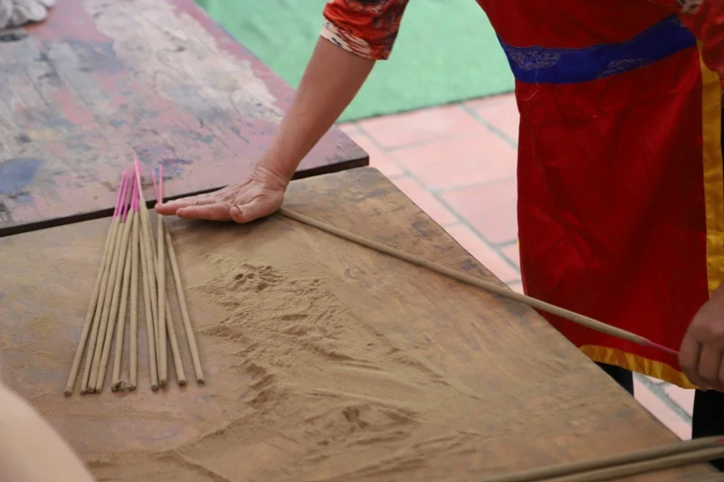 Hội làng Đông Khê