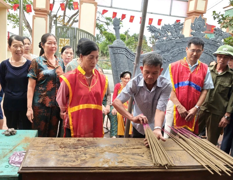 Hội làng Đông Khê