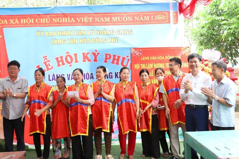 Hội làng Đông Khê