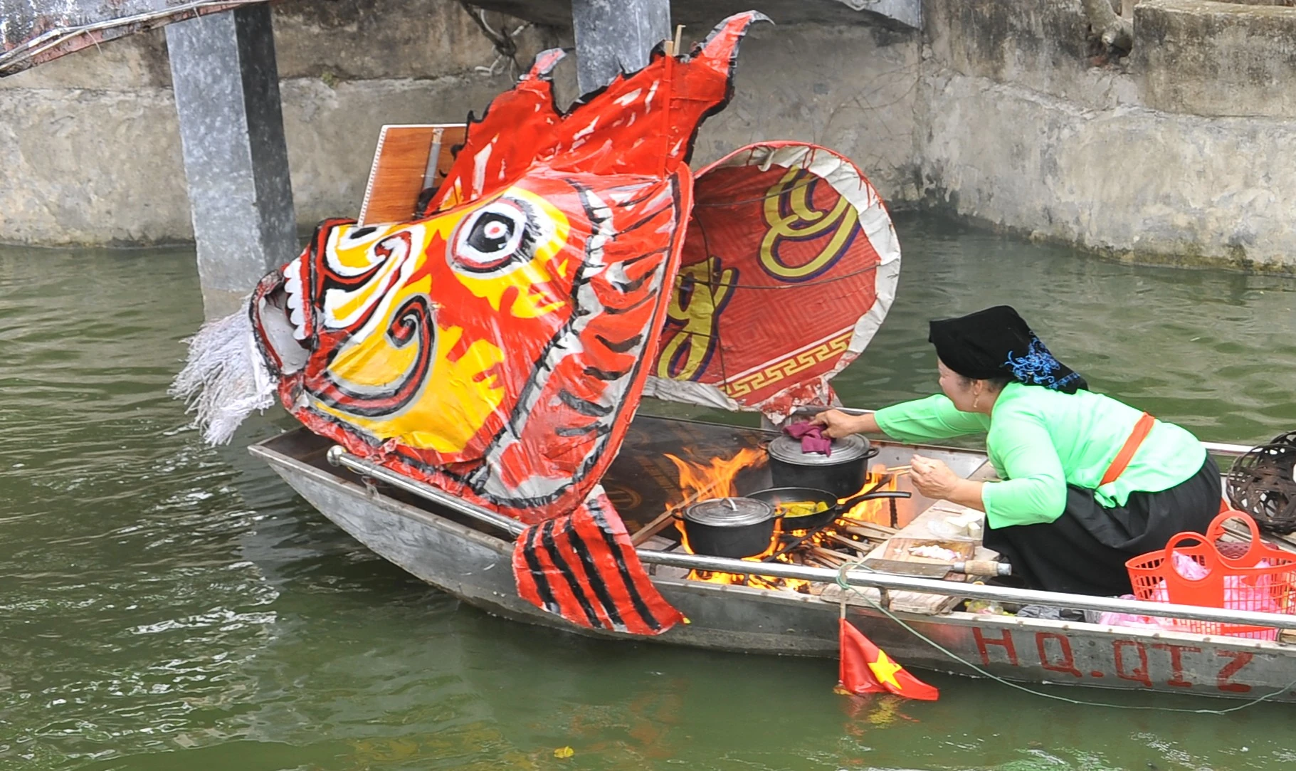 Về hội Kẻ Tổ xem trổ tài “cá giải cơm thi”