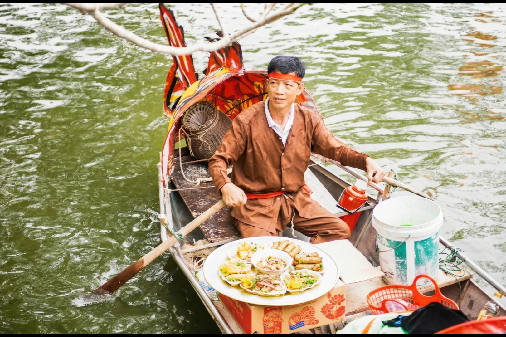 Về hội Kẻ Tổ xem trổ tài “cá giải cơm thi”