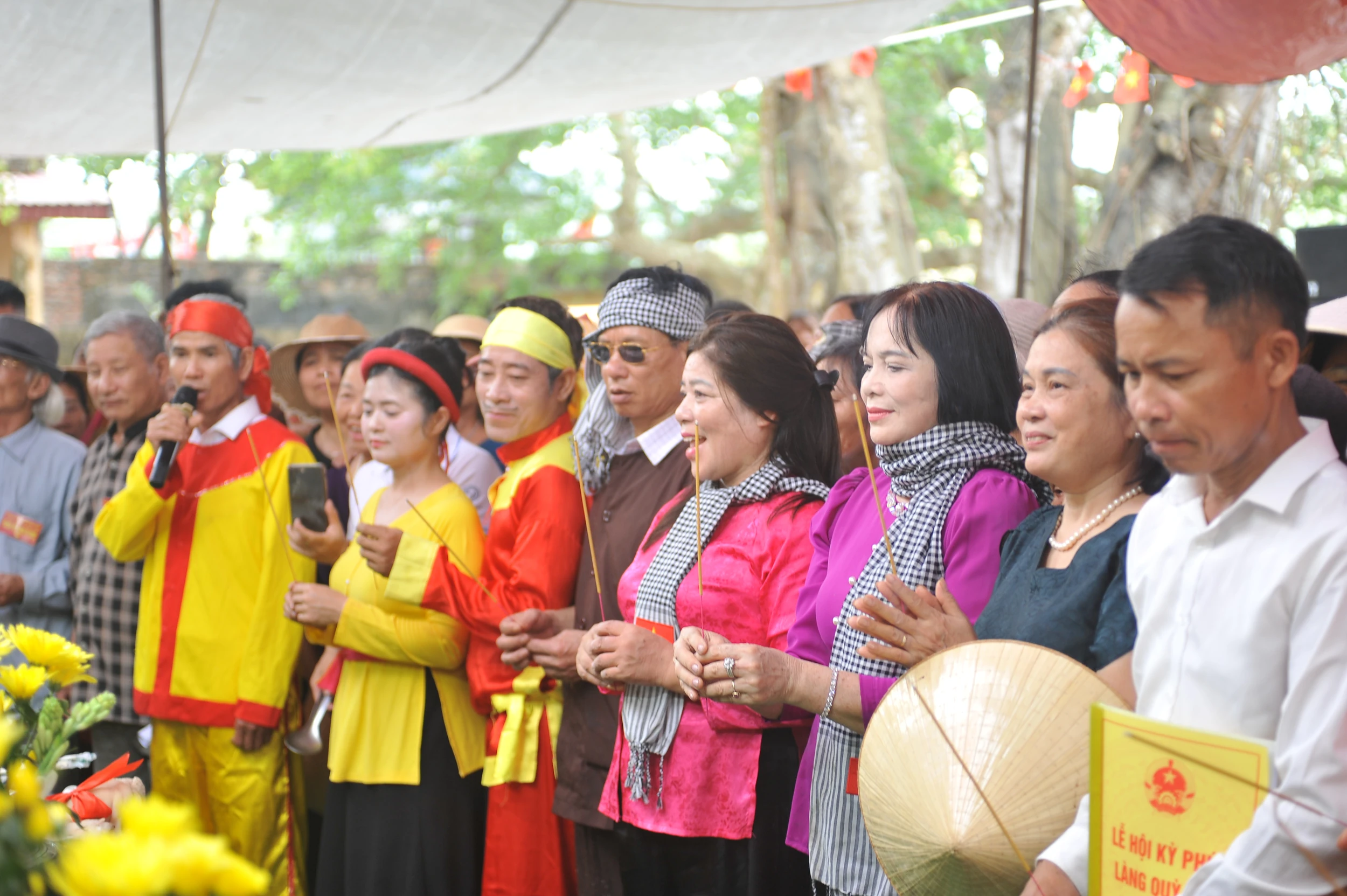 Về hội Kẻ Tổ xem trổ tài “cá giải cơm thi”