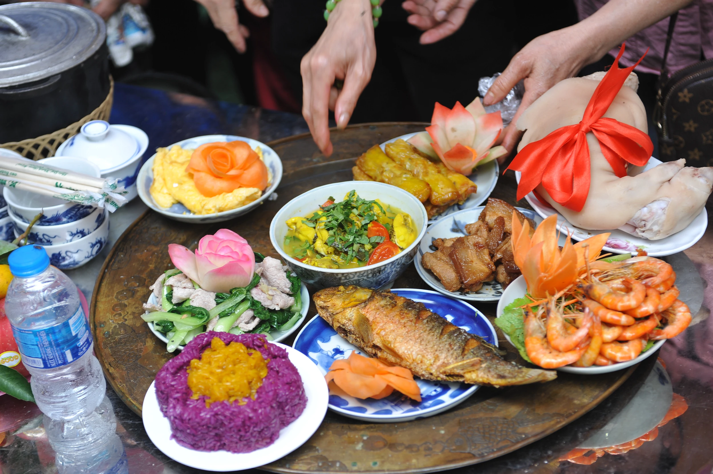 Về hội Kẻ Tổ xem trổ tài “cá giải cơm thi”