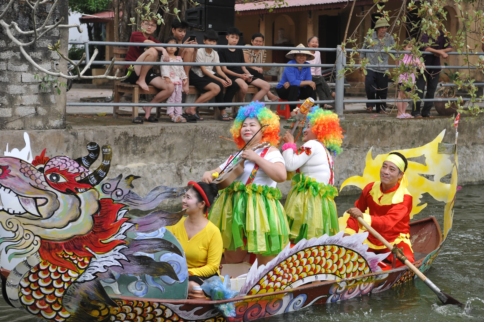 Về hội Kẻ Tổ xem trổ tài “cá giải cơm thi”