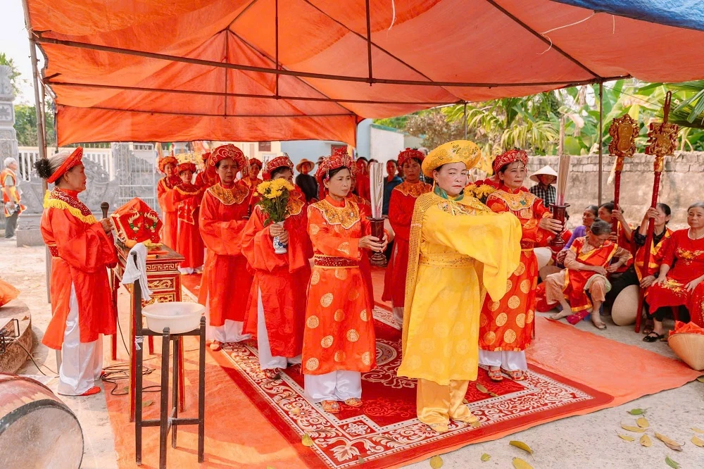 Dâng hương tưởng niệm 1.985 năm ngày mất nữ tướng Lê Thị Hoa