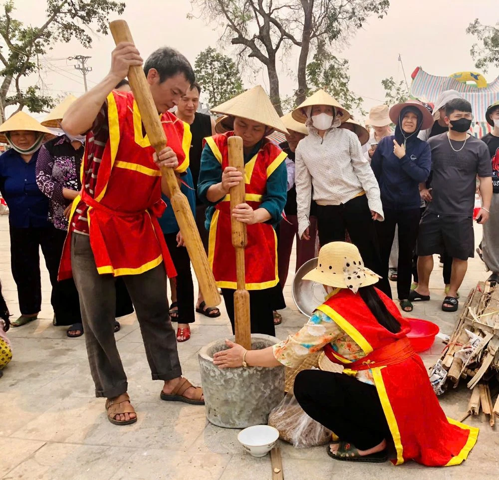 Độc đáo trò nấu cơm thi tại Lễ hội kỳ phúc đình Phú Khê