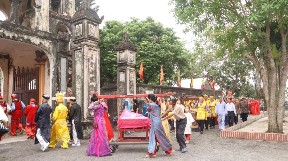 Độc đáo trò nấu cơm thi tại Lễ hội kỳ phúc đình Phú Khê