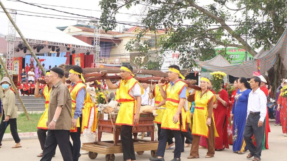 Độc đáo trò nấu cơm thi tại Lễ hội kỳ phúc đình Phú Khê