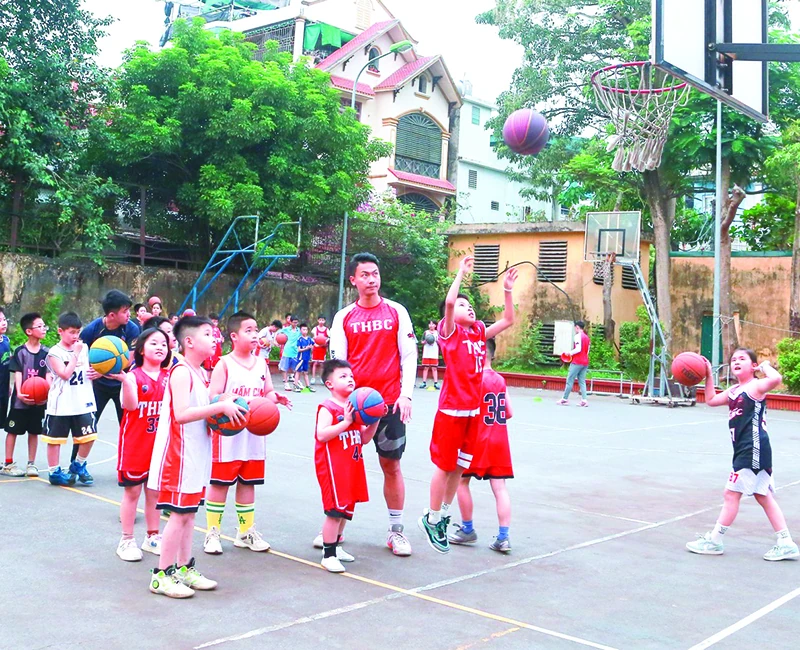 Bóng rổ thổi bùng đam mê thể thao trong học sinh
