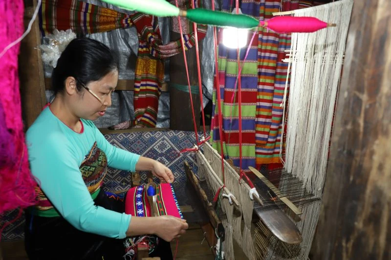 Rực rỡ sắc màu thổ cẩm Piềng Pheo