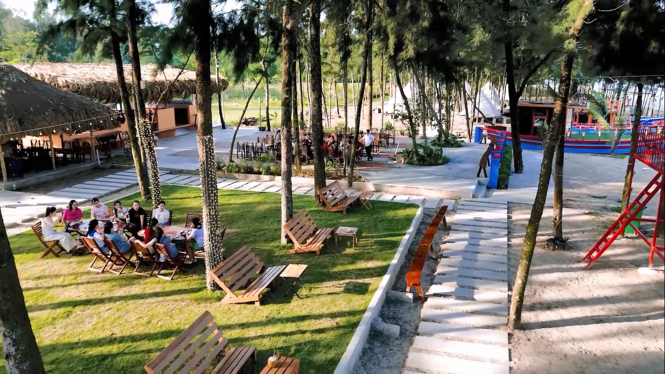 Sức hút mới từ du lịch biển Nam Sầm Sơn