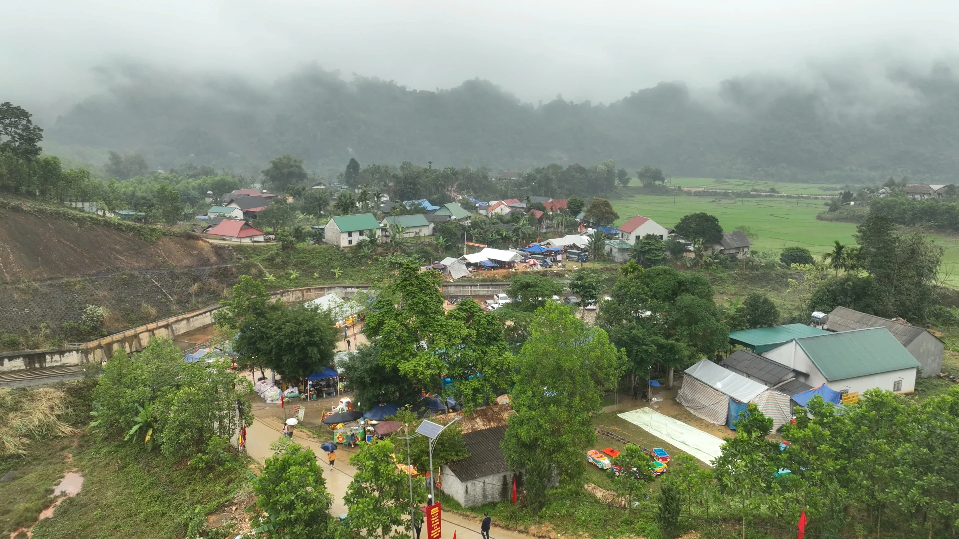 OCOP vùng cao “cất cánh” từ mùa lễ hội