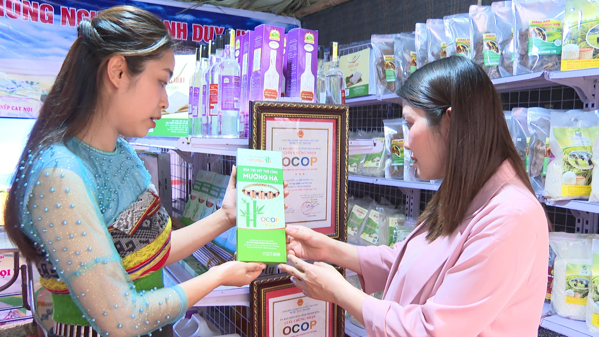 OCOP vùng cao “cất cánh” từ mùa lễ hội