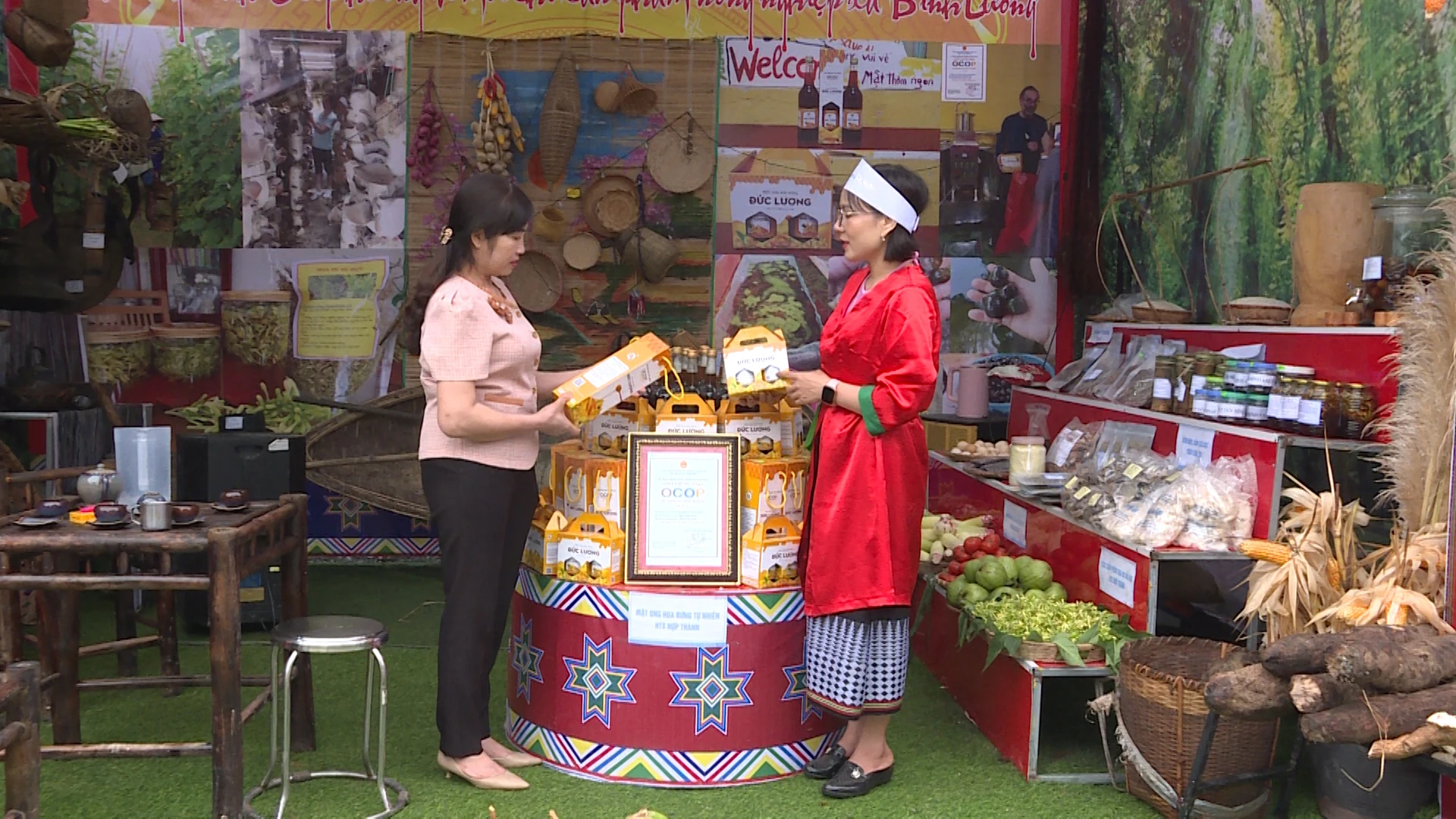 OCOP vùng cao “cất cánh” từ mùa lễ hội