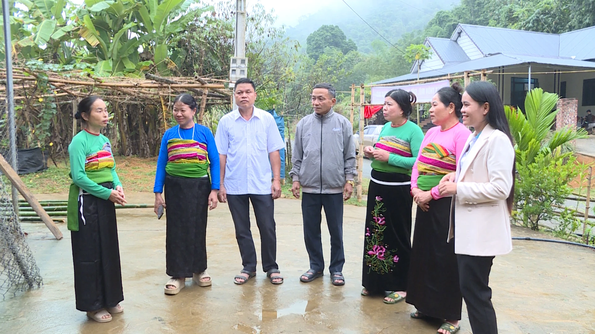 Để khu vực miền núi và đồng bào dân tộc thiểu số không còn rào cản giới