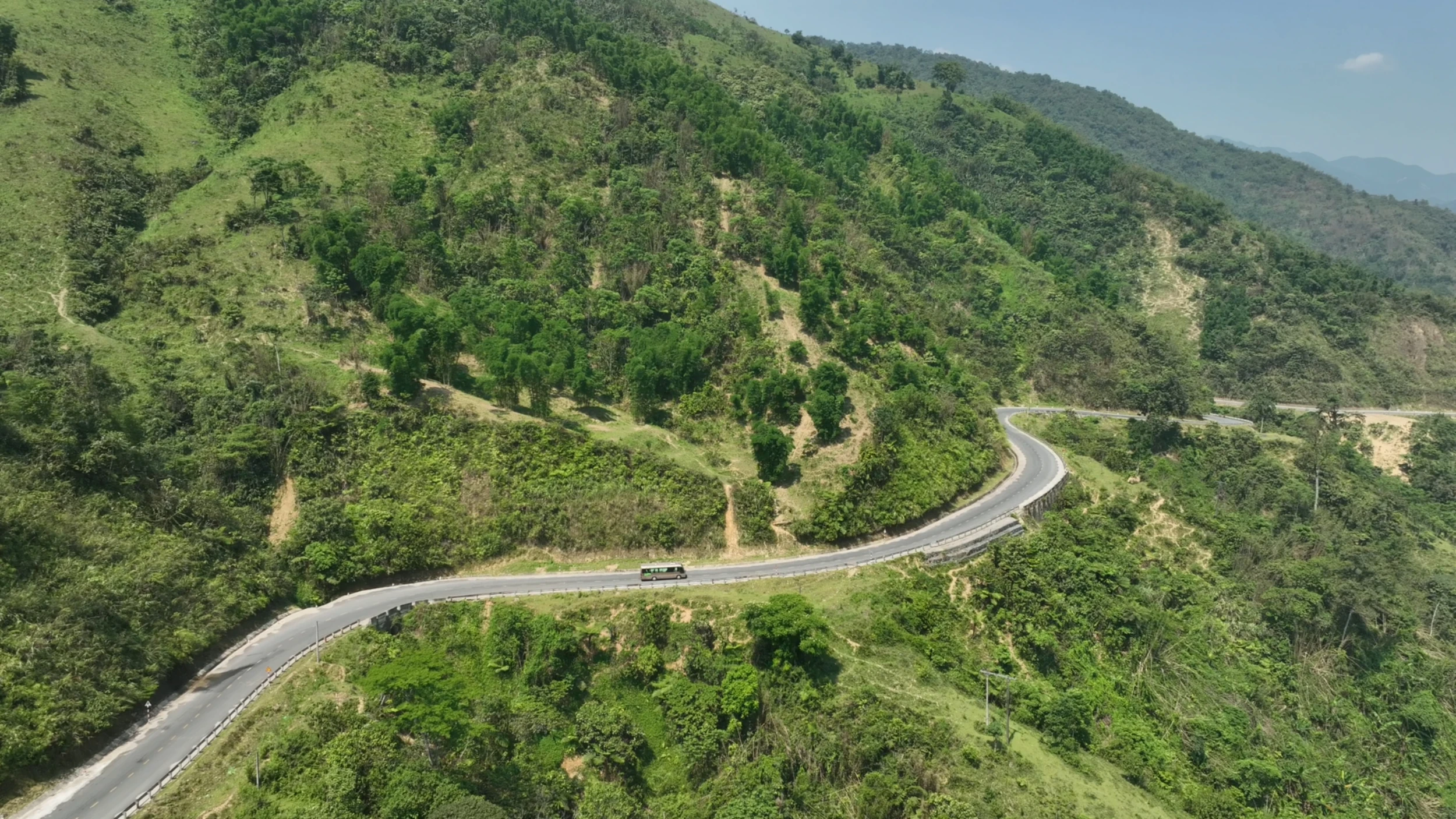 “Nhớ về rừng núi nhớ chơi vơi”