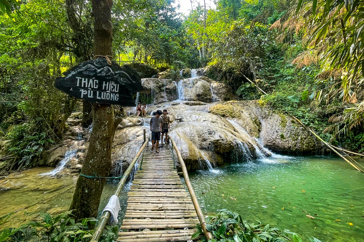 Trốn nóng ở thác Hiêu giữa đại ngàn xứ Thanh