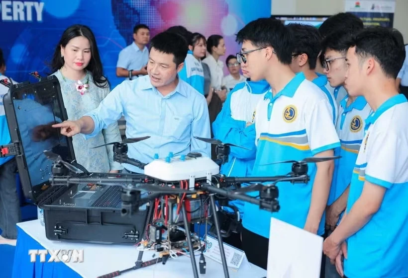Khơi dậy hào khí sáng tạo: Từ lời dạy của Bác đến ánh sáng Nghị quyết 57