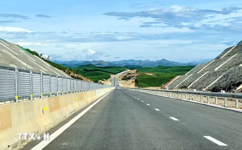 Tạm đóng một số đoạn cao tốc theo khung giờ để lắp hệ thống giám sát giao thông