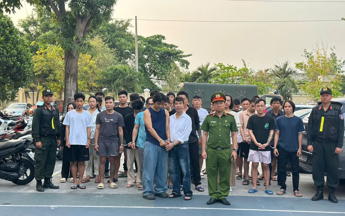 Những “ngôi sao” cháy rụi trước bình minh