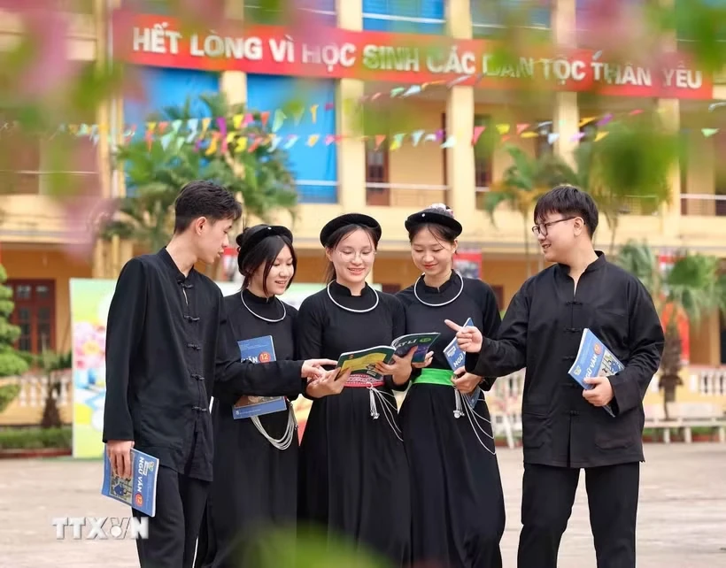 Hỗ trợ tiền ăn, gạo, đồ dùng cá nhân cho học sinh trường phổ thông nội trú