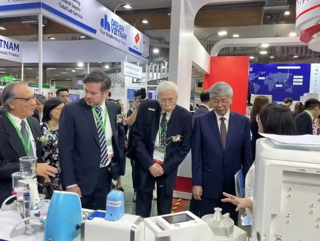 Bộ Nội vụ đề xuất cắt giảm các rào cản pháp lý để thu hút nhân tài quốc tế