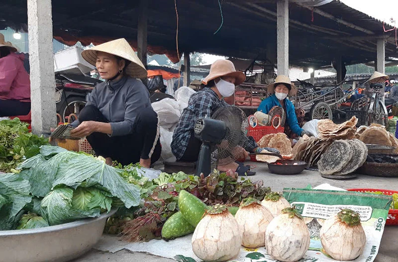 Giữ gìn chợ quê như giữ hồn làng Việt