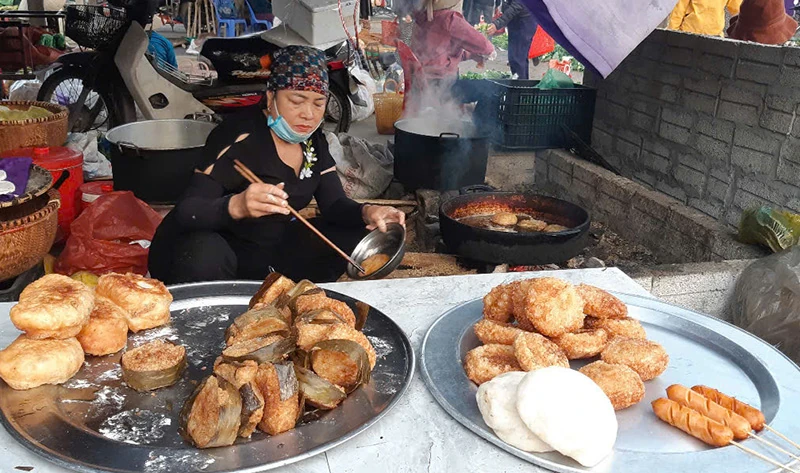 Giữ gìn chợ quê như giữ hồn làng Việt