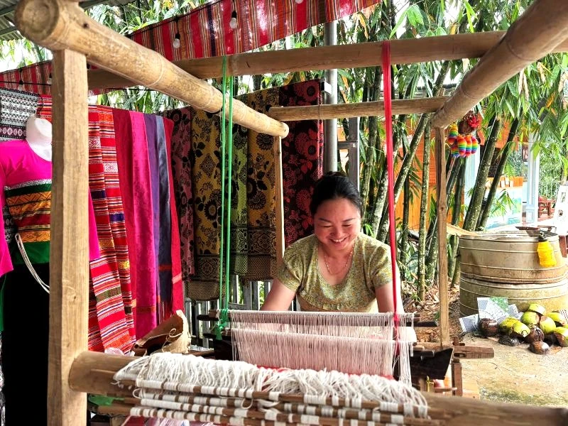 Phiên chợ vùng cao - Nơi kể chuyện văn hóa