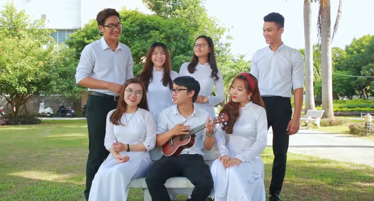Thanh âm tháng Sáu