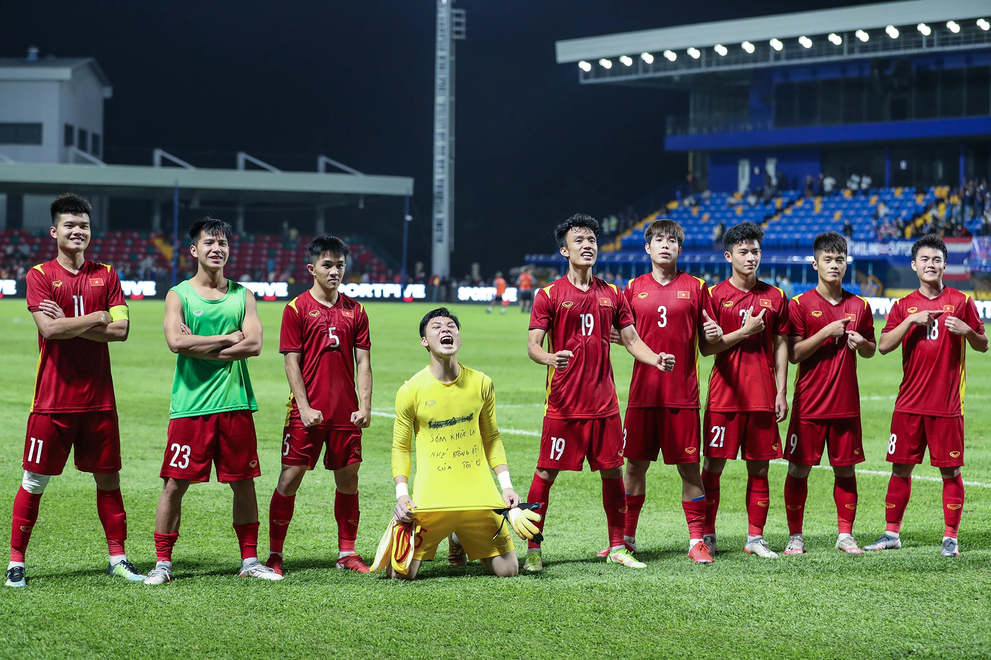 Dòng chữ viết vội của Xuân Hoàng và hành trình không thể quên cùng U23 Việt Nam