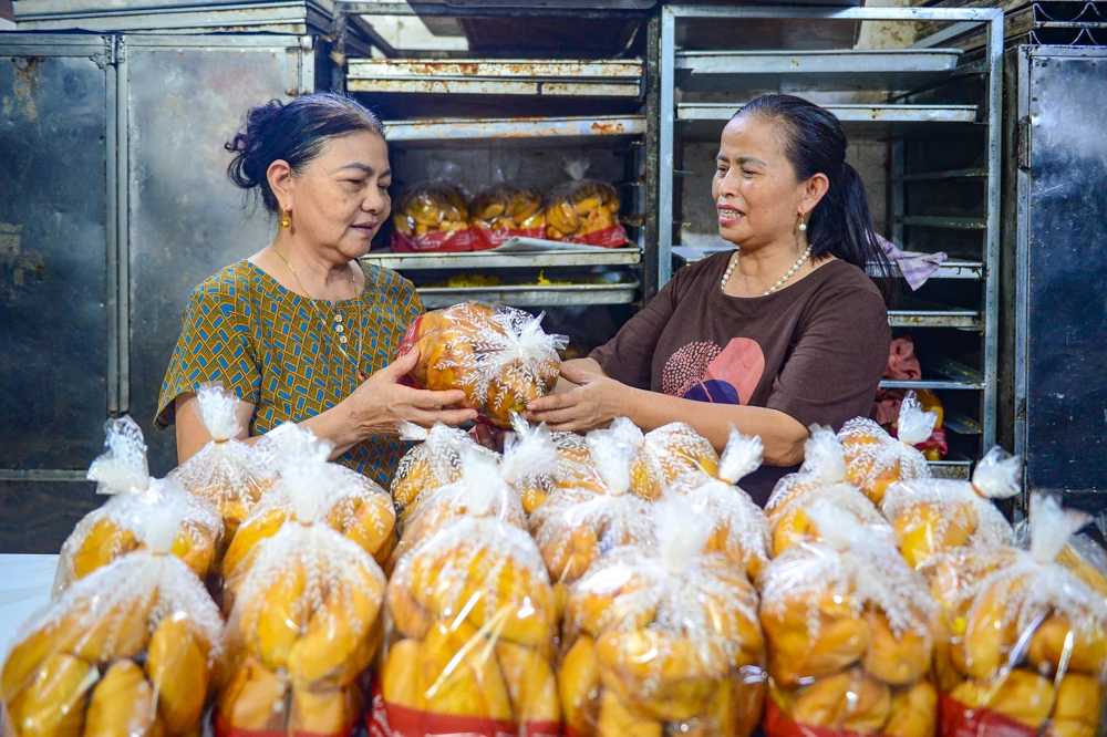 Giữ hương bánh mì truyền thống Nam Ngạn