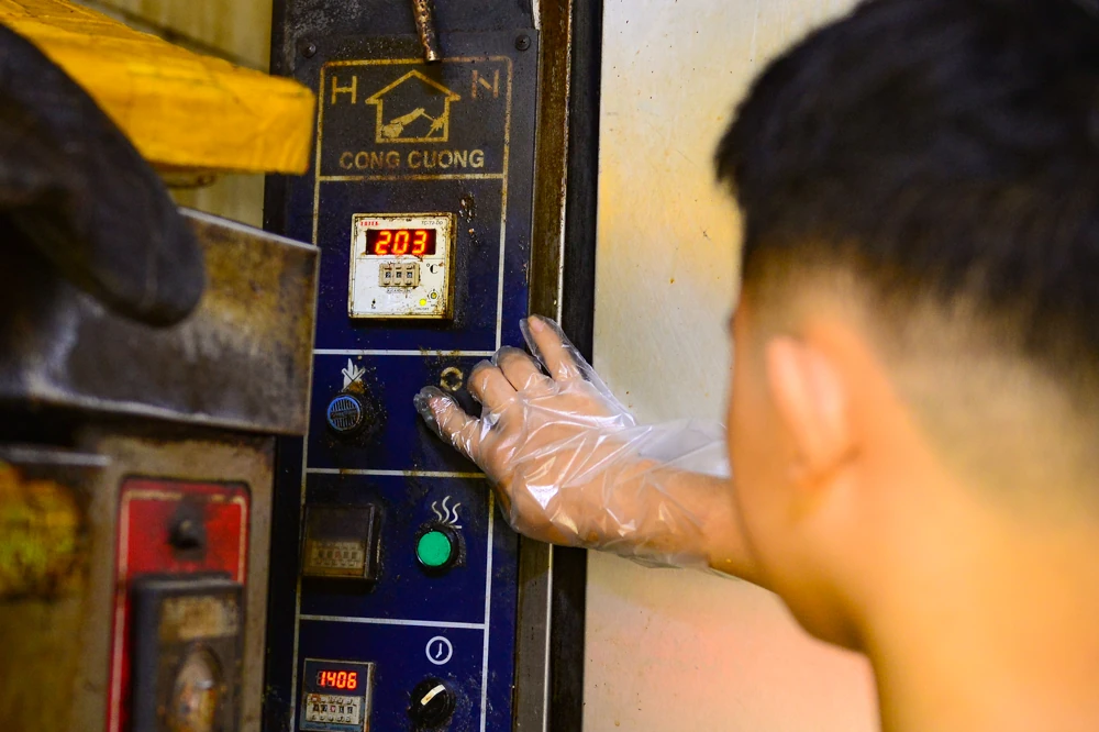Giữ hương bánh mì truyền thống Nam Ngạn