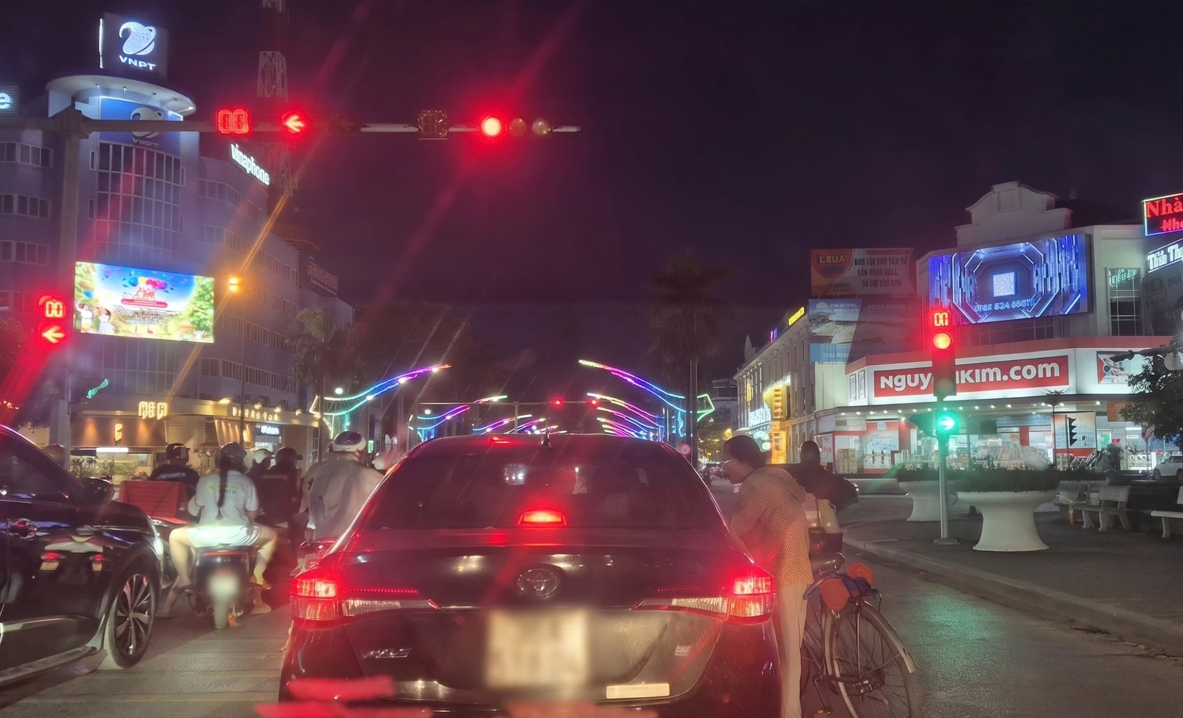 Khi lòng trắc ẩn phải đi qua “cửa kiểm soát”