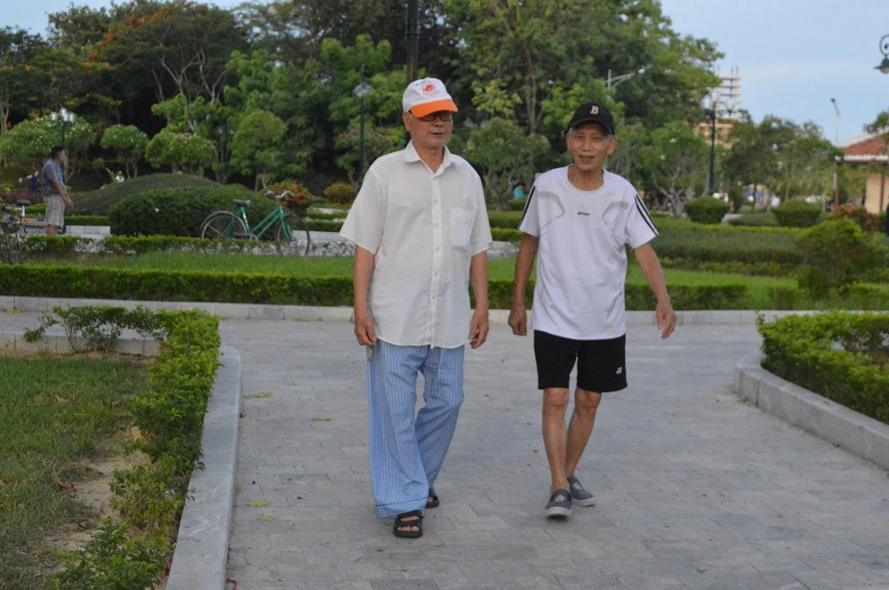 Tuổi già trong lòng đô thị