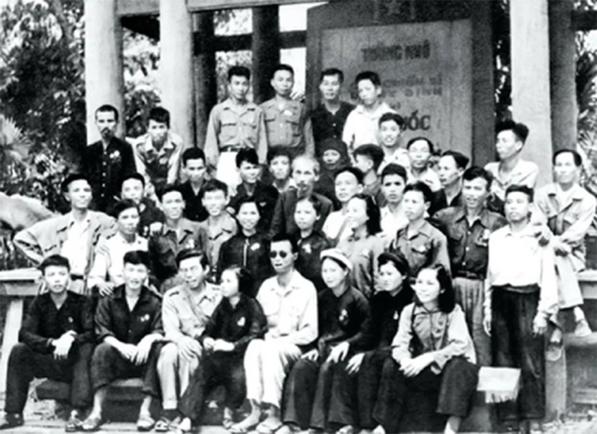 Ngày này năm xưa (24/6): Thông qua nghị quyết lấy tên nước là Cộng hoà xã hội chủ nghĩa Việt Nam