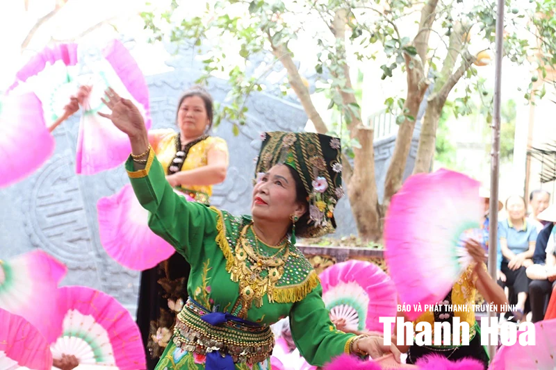 “Không để xã hội giàu lên về vật chất nhưng nghèo đi về văn hóa”