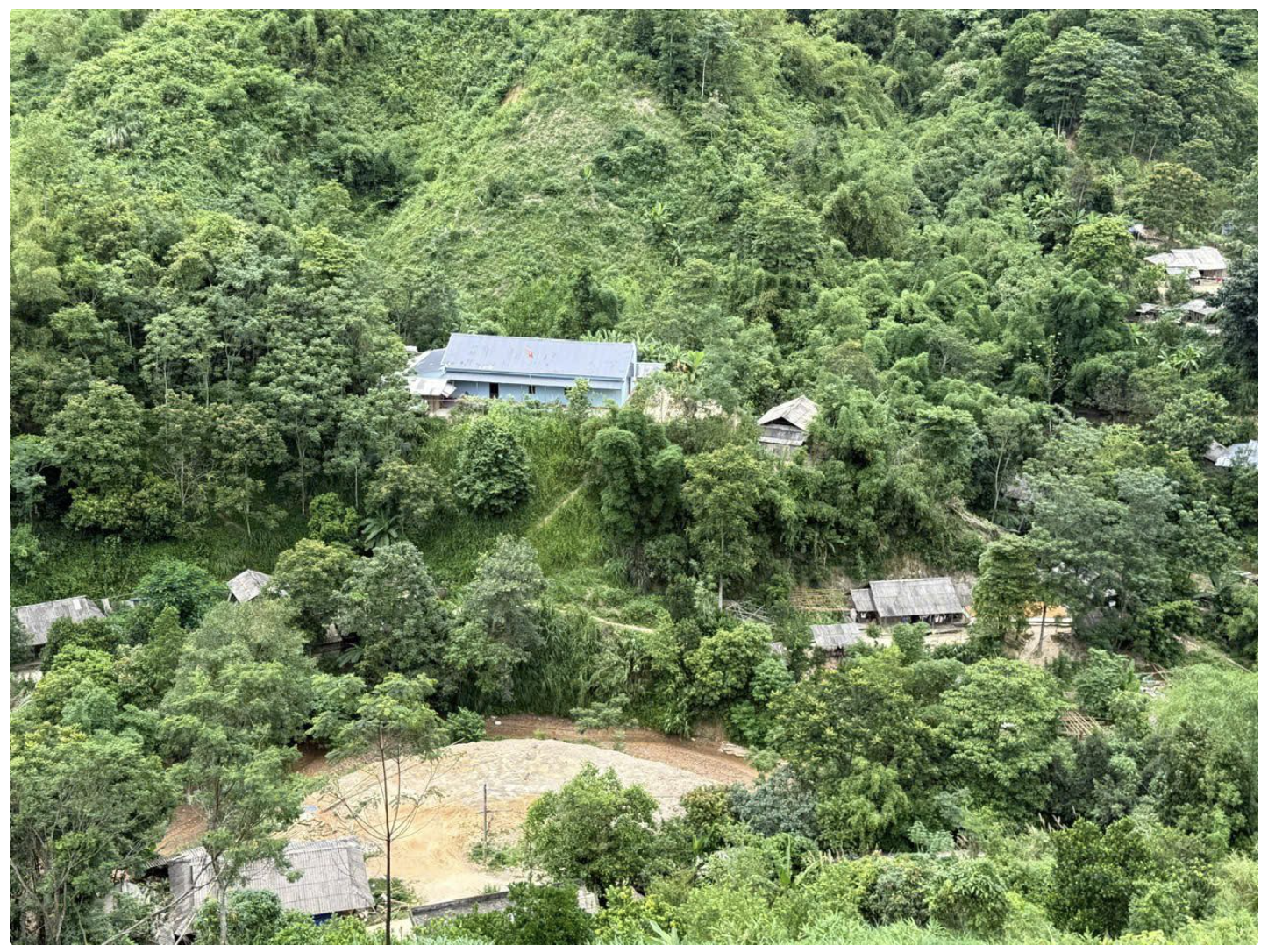 Ngày mới trên đỉnh núi