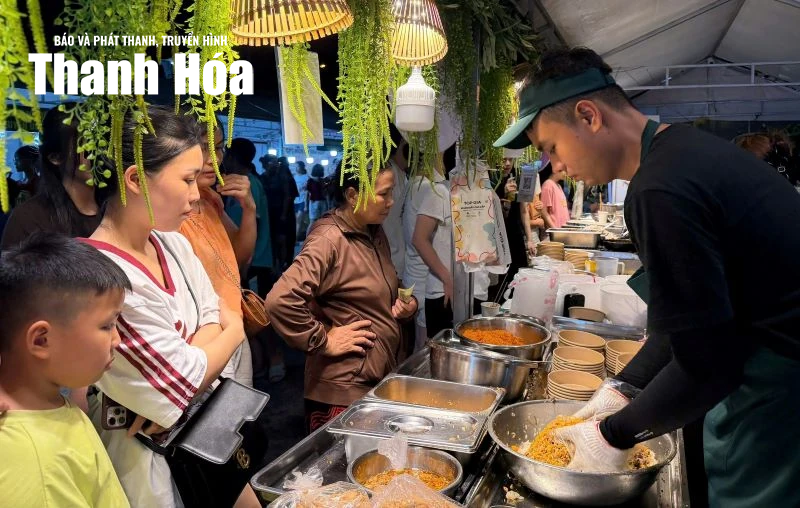 Sầm Sơn lung linh sắc màu về đêm