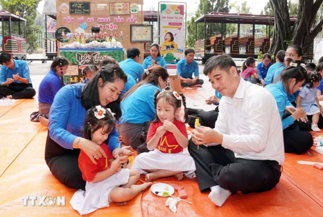 Đưa hệ giá trị quốc gia, văn hóa, gia đình thấm sâu vào đời sống xã hội